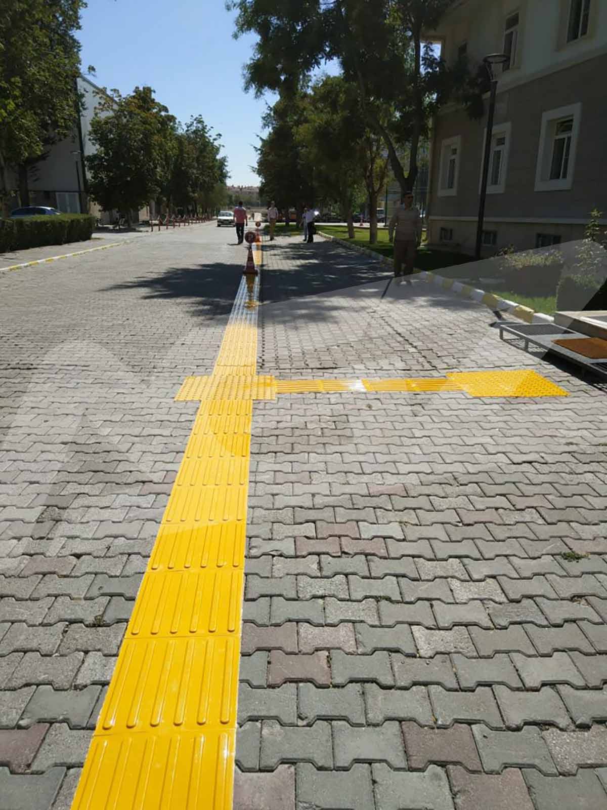 Hissedilebilir Görme Engelli Zemin Uygulaması